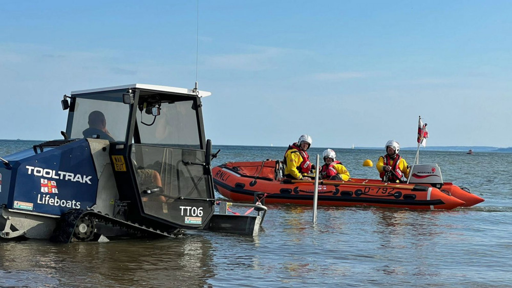 Exmouth inshore lifeboat launch (Ed Thomas/ RNLI)