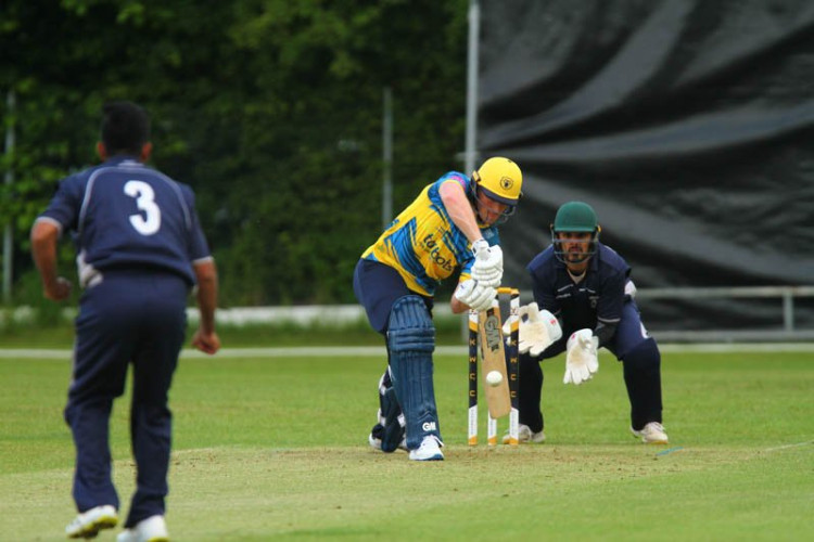 Bears' Rob Yates batting in last year's game between Birmingham Bears and Birmingham League XI (image by Paul Devine)