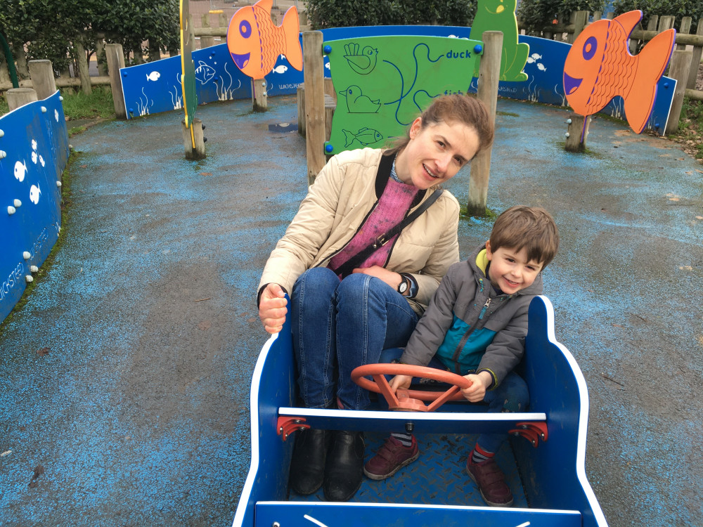 Rosa Appleby Alis with her son Max for Ealing asthma story. Permission for use by all LDRS partners. Credit: Asthma + Lung UK/Rosa Appleby Alis