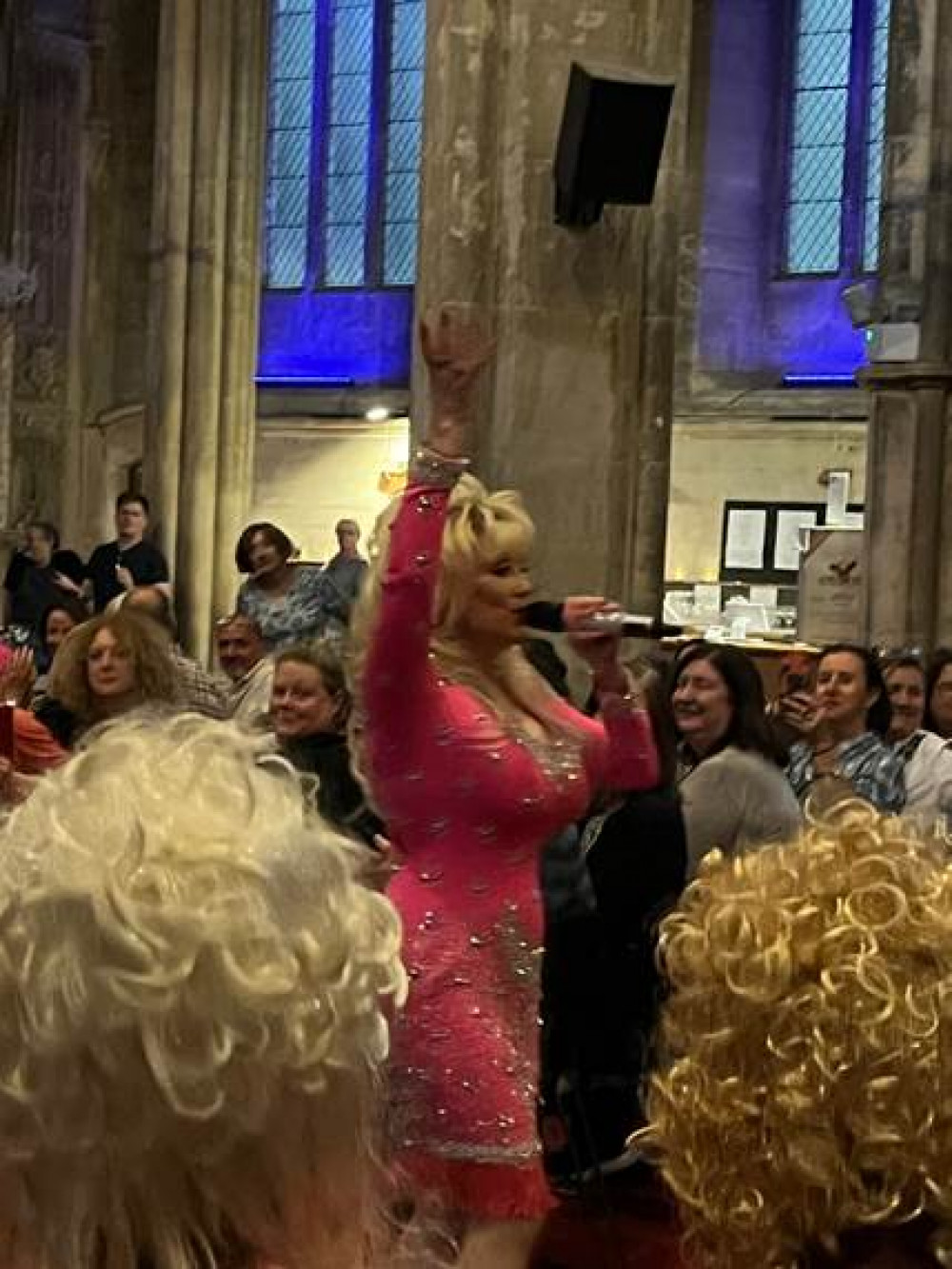 The Landmark rocked to the Dolly Parton classics ‘Jolene’, ‘9-5’ and ‘I Will Always Love You’ last night as the brilliant tribute act ‘The Dolly Show’ stormed into little ‘ol downtown Teddington! 