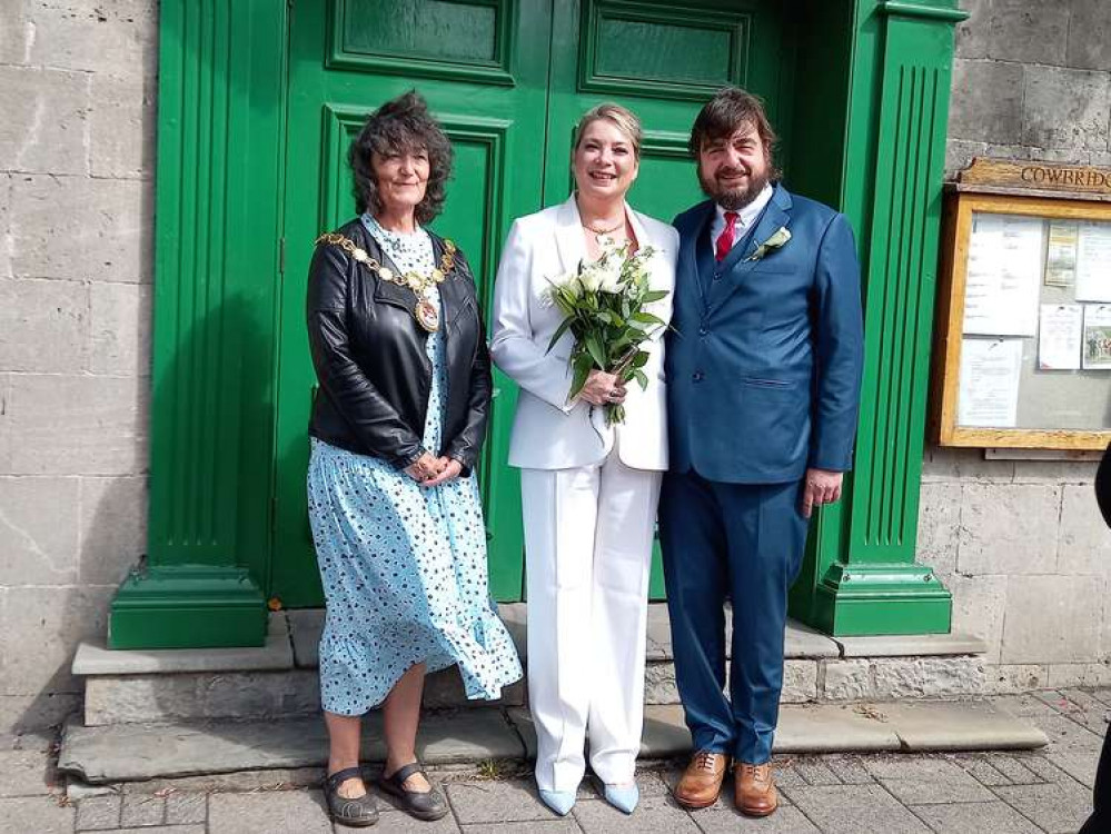 Mayor Cllr Sian Vaughan with the happy couple Meryl and Matt