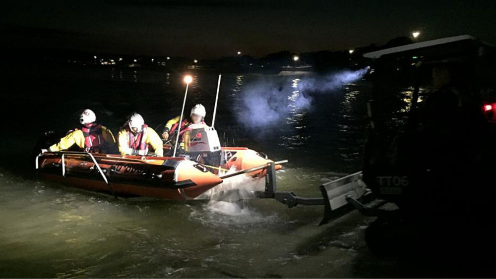 Exmouth RNLI inshore lifeboat launches in response to the emergency (Chris Sims/ RNLI)