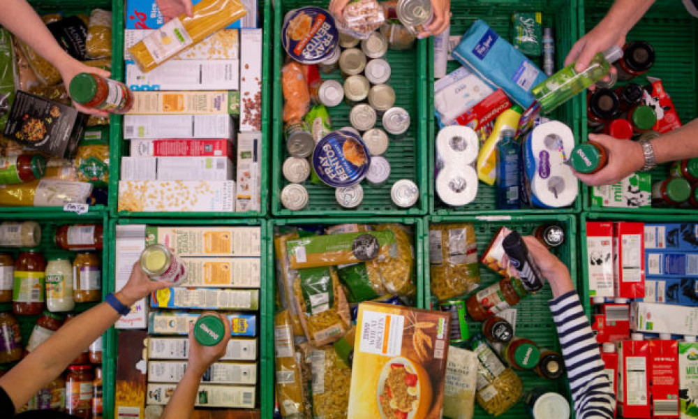 Can you help out families who are struggling by donating to the foodbank in Midsomer Norton ?