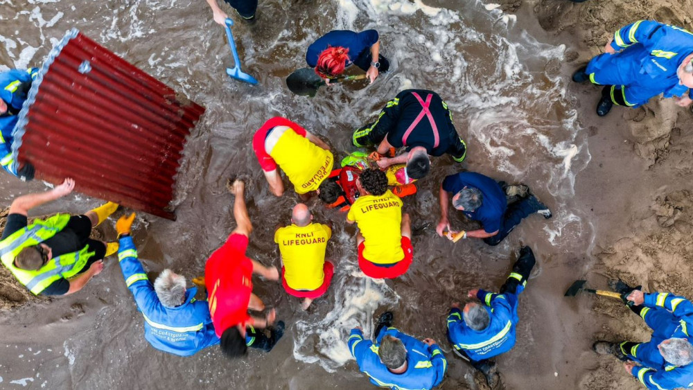 Training for sand hole collapses (Hieth George)