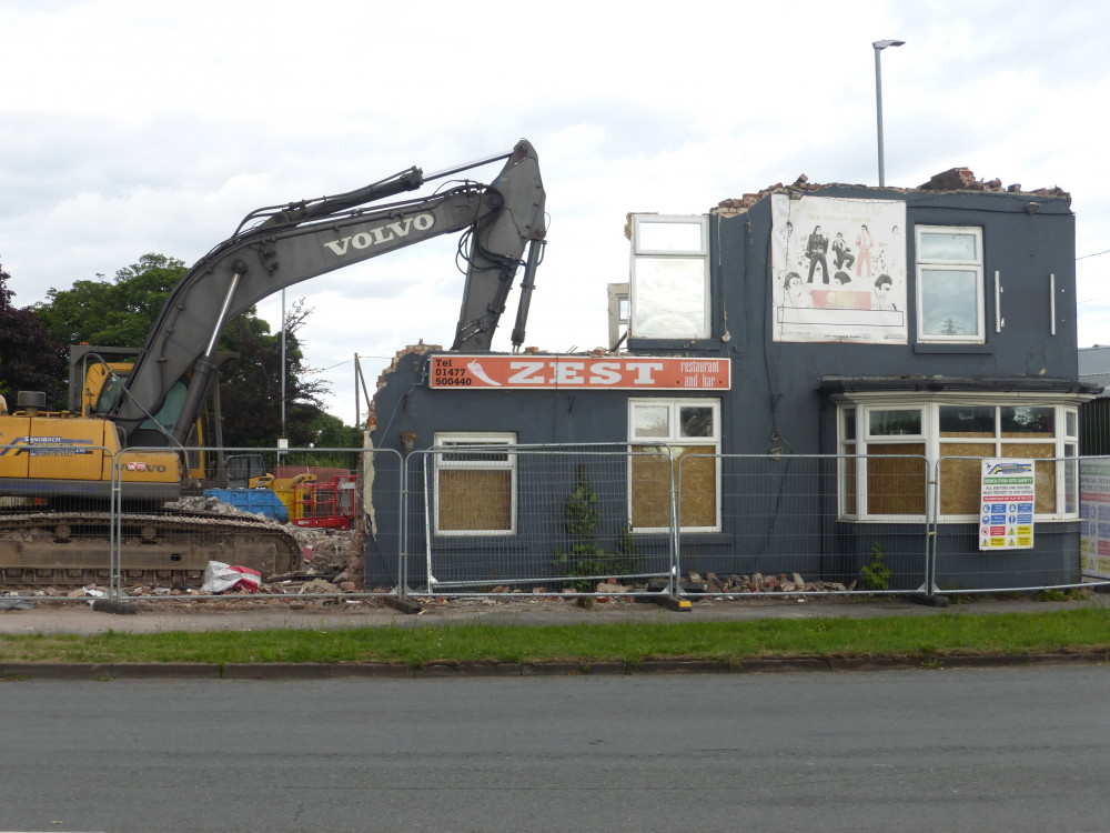 The former Zest restaurant being bulldozed. (Photo: Stewart Green) 