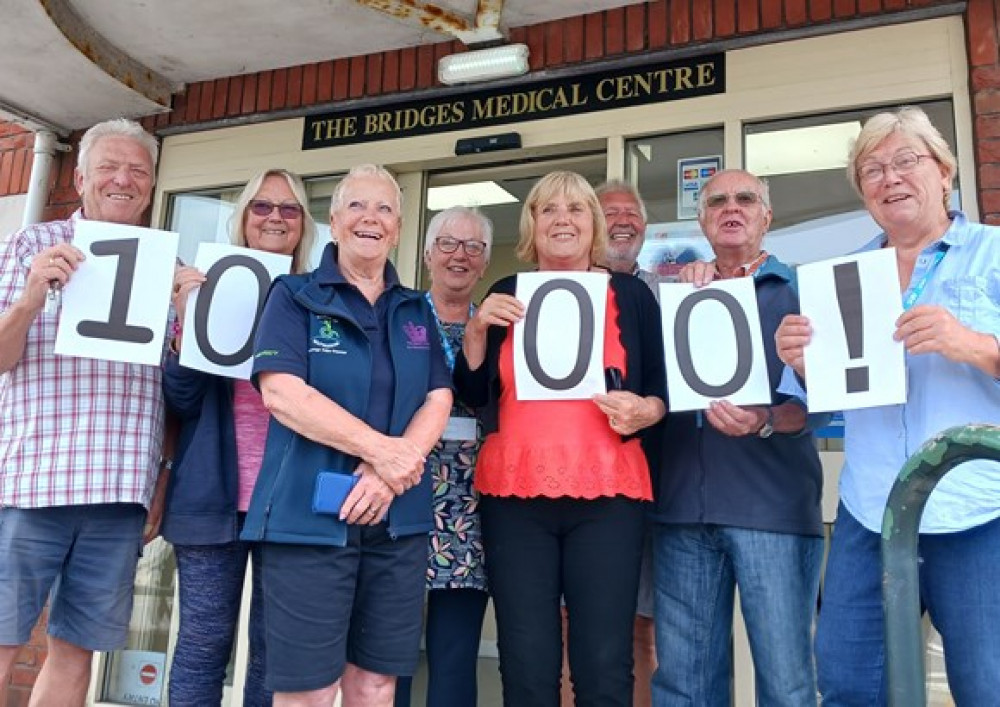 The digital volunteers in Weymouth and Portland celebrating supporting their 100th customer The digital volunteers in Weymouth and Portland celebrating supporting their 100th customer