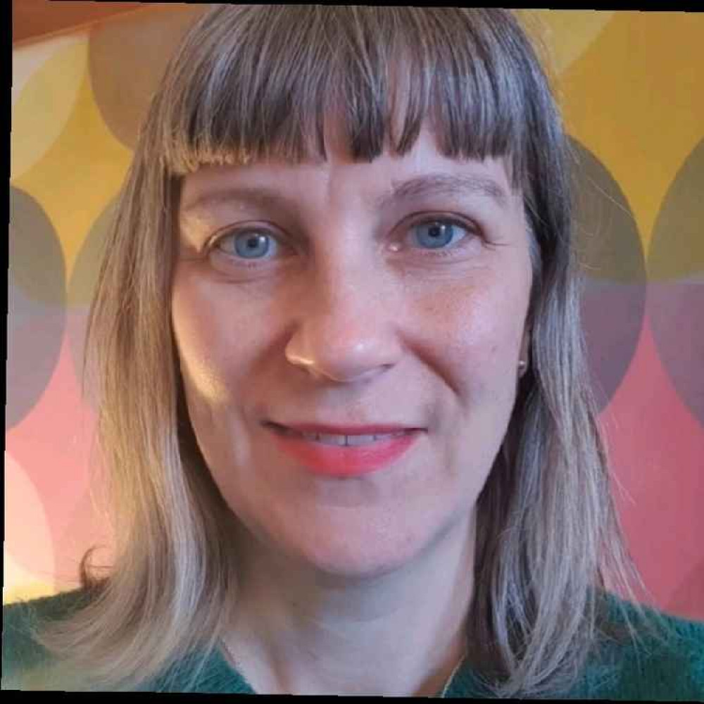 Author Emi Howe Author Emi Howe