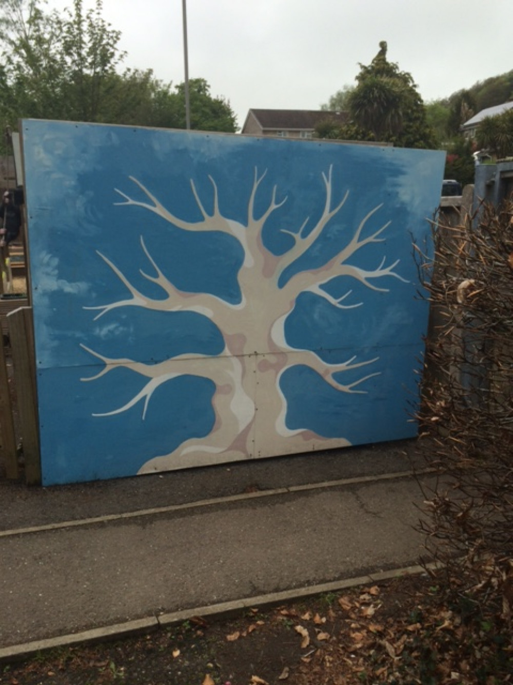 The tree painting which will be decorated with leaves The tree painting which will be decorated with leaves