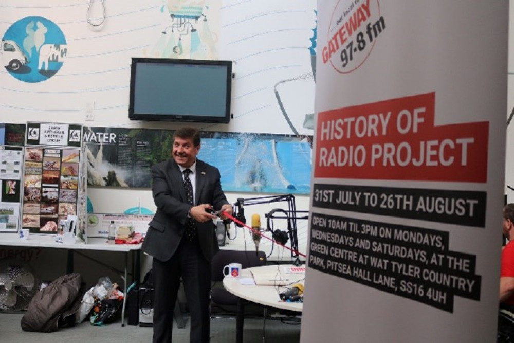 Mr Metcalfe cuts the ribbon to the History of Radio Project.