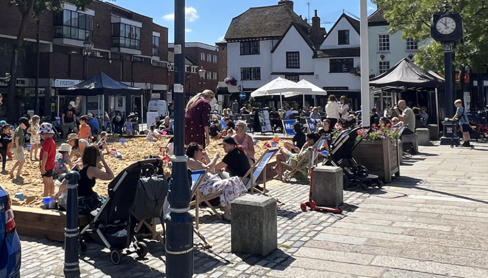 Hitchin beach in Market Place. CREDIT: Nub News 