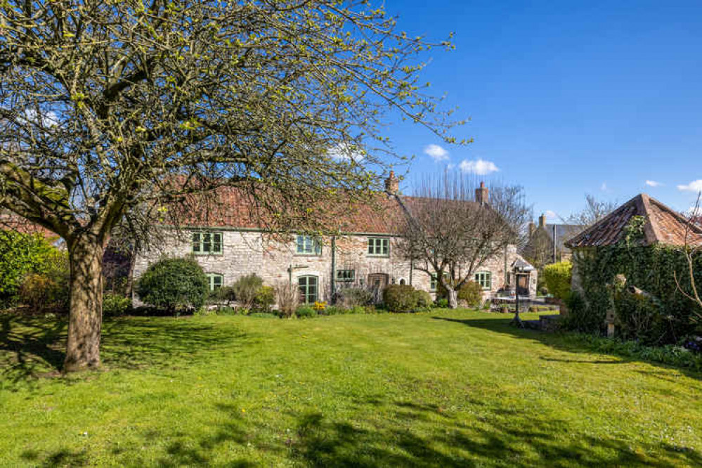 Six-bedroom period home in Cocklake