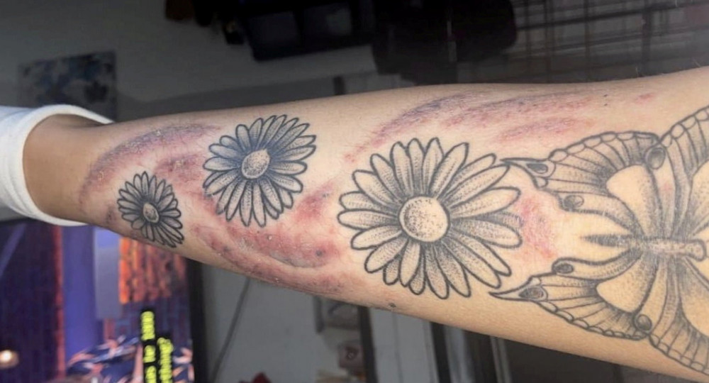 Mariah Natabus, 21, paid £250 for a flower and butterfly tattoo on her leg in November 2022 (SWNS).