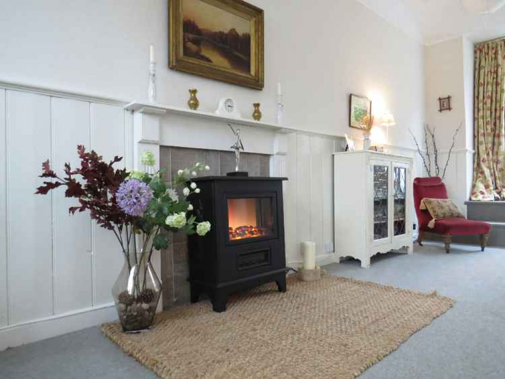 Terraced cottage in Old Coach Road, Cross