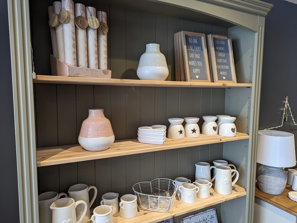Cottage Interiors (Nub News) Cottage Interiors (Nub News)