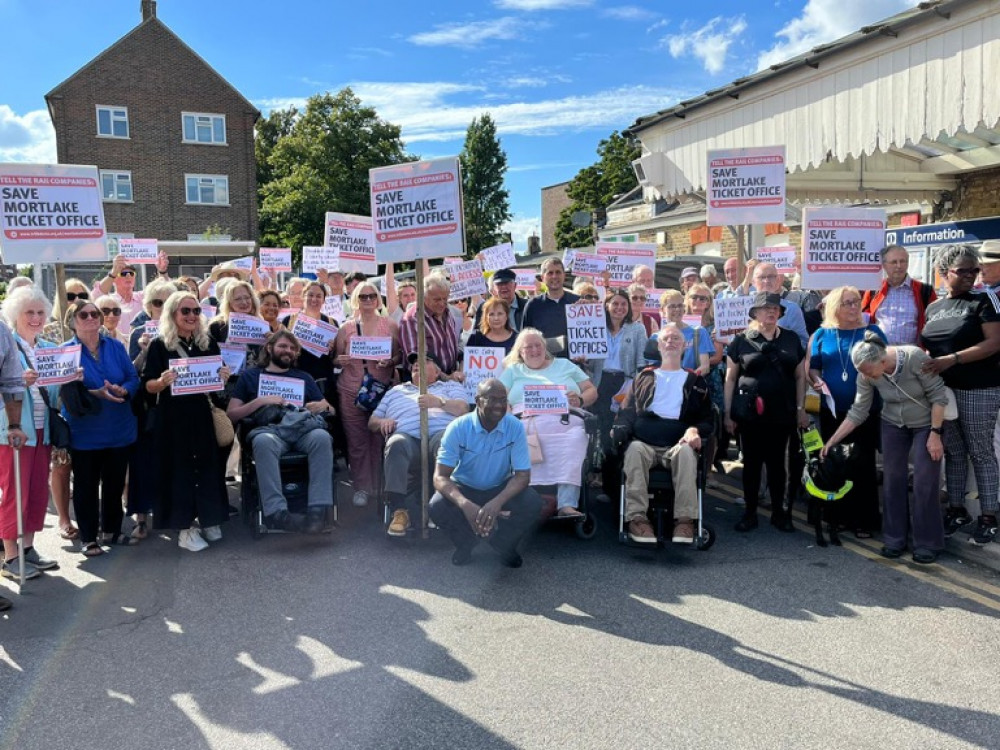 Mortlake Station Protest. Image Credit: Cllr Julia Cambridge. 