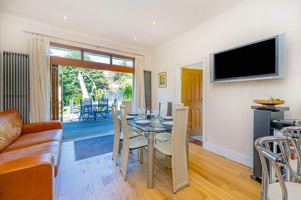 Dining area (Photo credit: Bartlett and Partners).