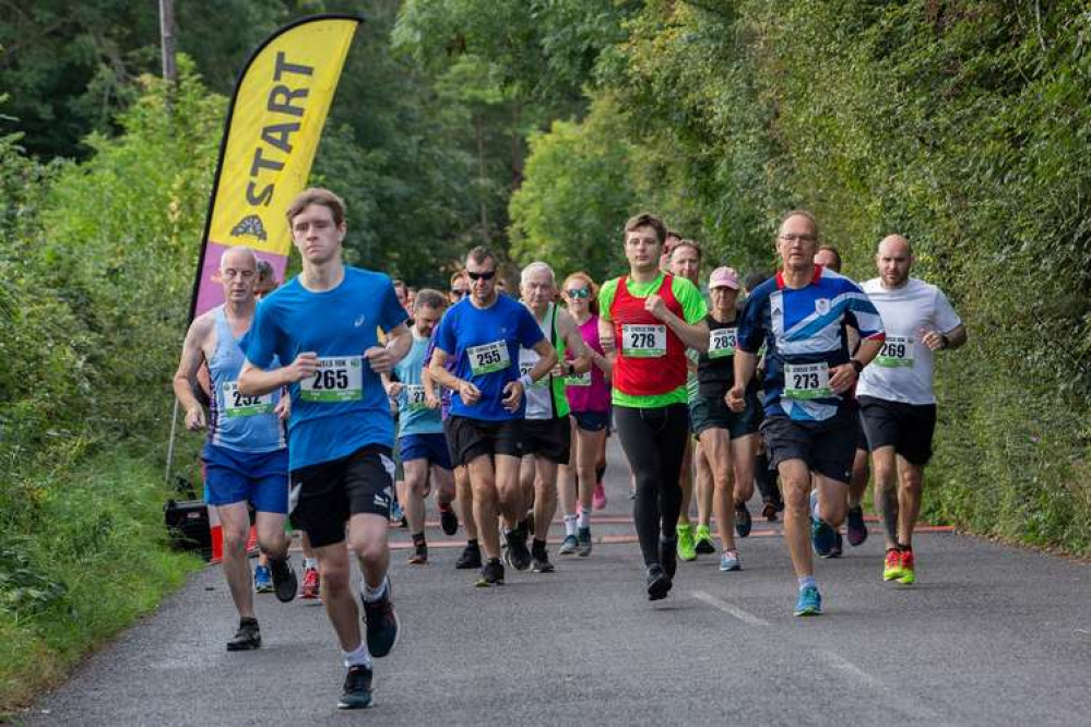 One of the waves sets off (Photo: Mendip Athletics Club)