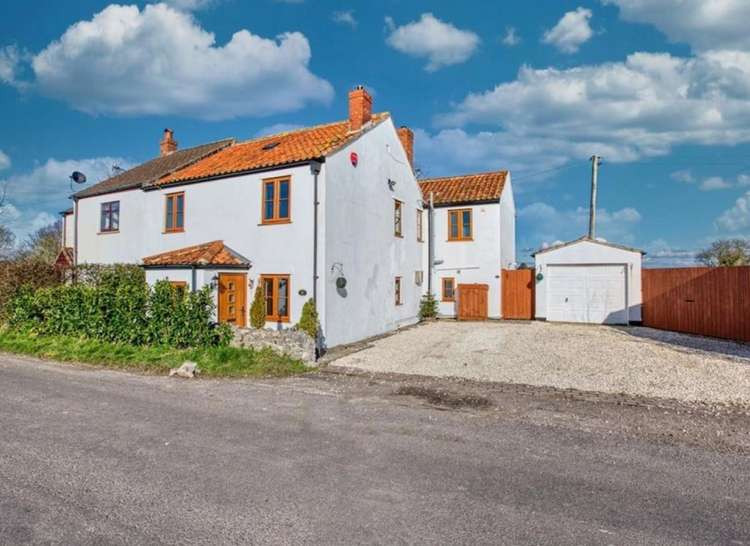 Four-bedroom cottage in Mark