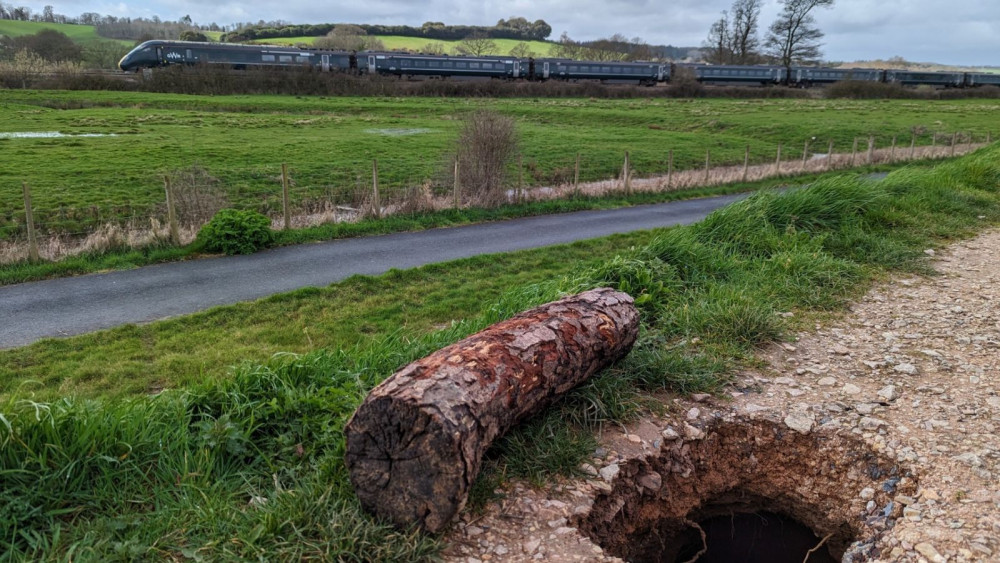 The hole on the embankment near Powderham (EA)