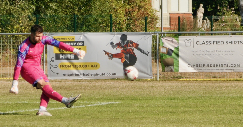 Nick Punter keeps clean sheet (Picture: Nub News) Nick Punter keeps clean sheet (Picture: Nub News)