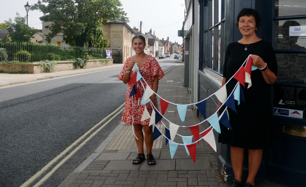 Leanne Murphy from the Letting Company and Angela Wiltshire putting up bunting in Hadleigh (Picture: Nub News) 