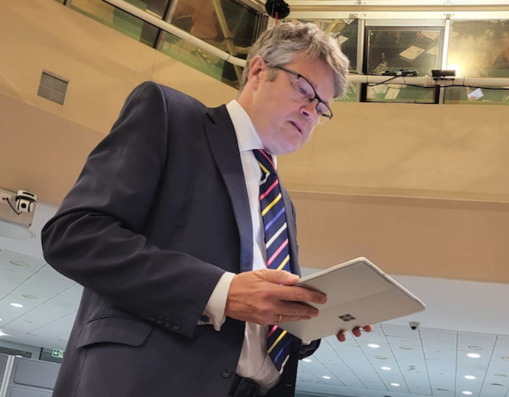 Councillor Jon Ball challenging Labour on handling of RAAC buildings in the area (credit: Gary Malcolm). Councillor Jon Ball challenging Labour on handling of RAAC buildings in the area (credit: Gary Malcolm).