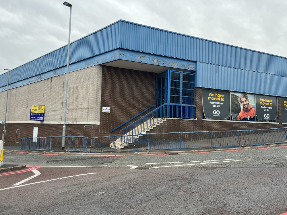 The former Go Outdoors site, on New Hall Street in Hanley, has been vacant since the store relocated in 2019 (Nub News).