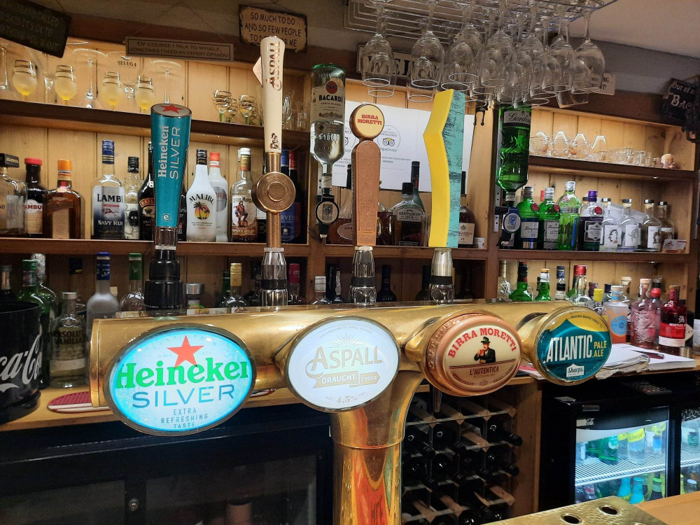 Enjoy great food, drinks and service at The Fox and Hounds in Knossington. Enjoy great food, drinks and service at The Fox and Hounds in Knossington.