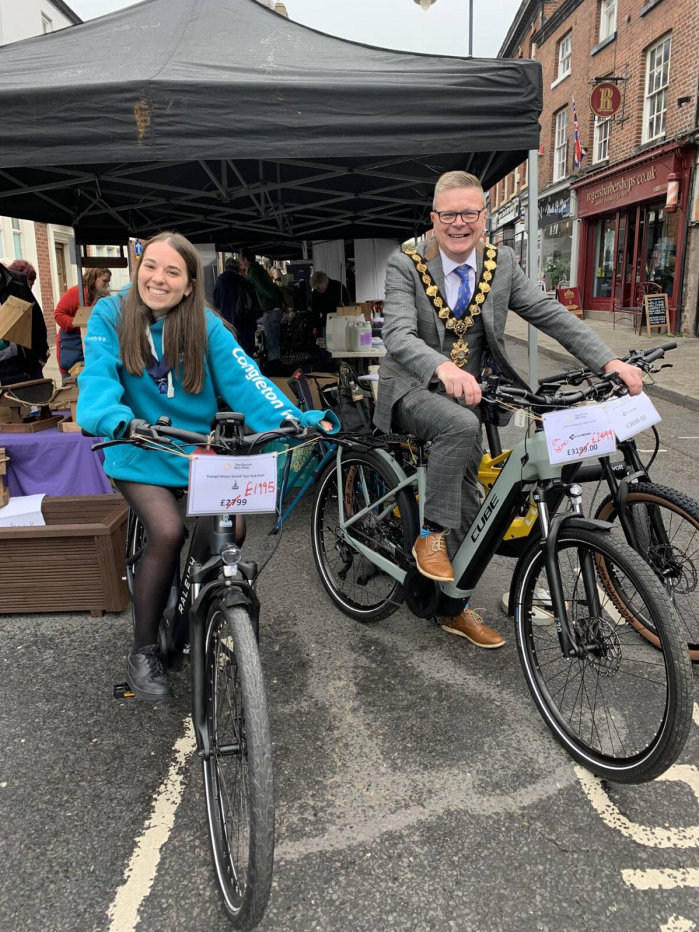 Cadet Amelia Downing alongside Congleton Town Mayor, Cllr Rob Moreton.