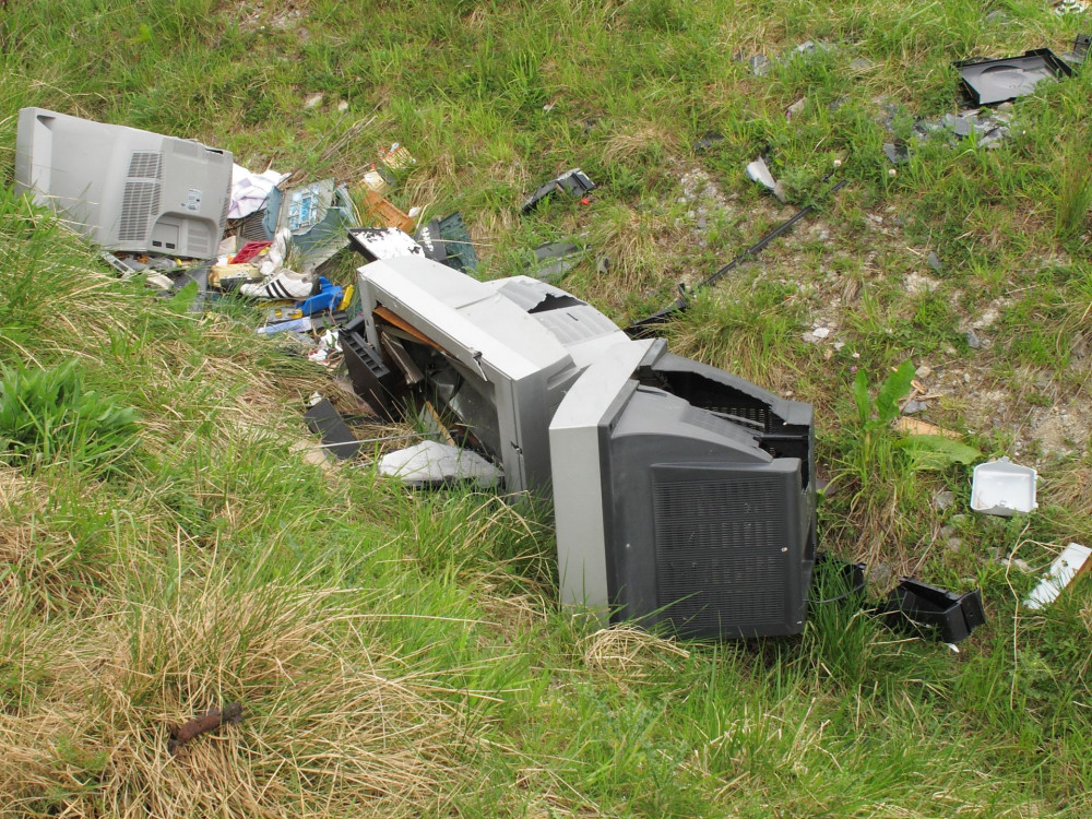 Fly-tipping in the countryside. (Image - CC 2.0 Unchanged https://commons.wikimedia.org/wiki/File:The_unacceptable_face_of_the_British_countryside_(4656907157).jpg Phil Sangwell from United Kingdom)