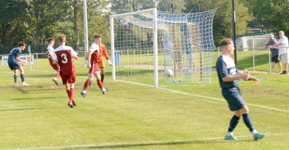 Tom Warren and Ollie Dunlop scored for Hadleigh against Kirkley (Picture: Nub News) Tom Warren and Ollie Dunlop scored for Hadleigh against Kirkley (Picture: Nub News)