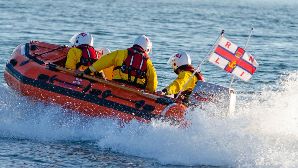 Exmouth inshore lifeboat in action (John Thorogood/ RNLI)