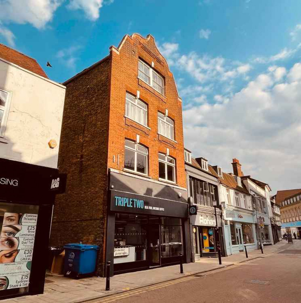 A wider photo of the coffee shop on Thames Street in the sunshine / Credit: Triple Two Coffee A wider photo of the coffee shop on Thames Street in the sunshine / Credit: Triple Two Coffee