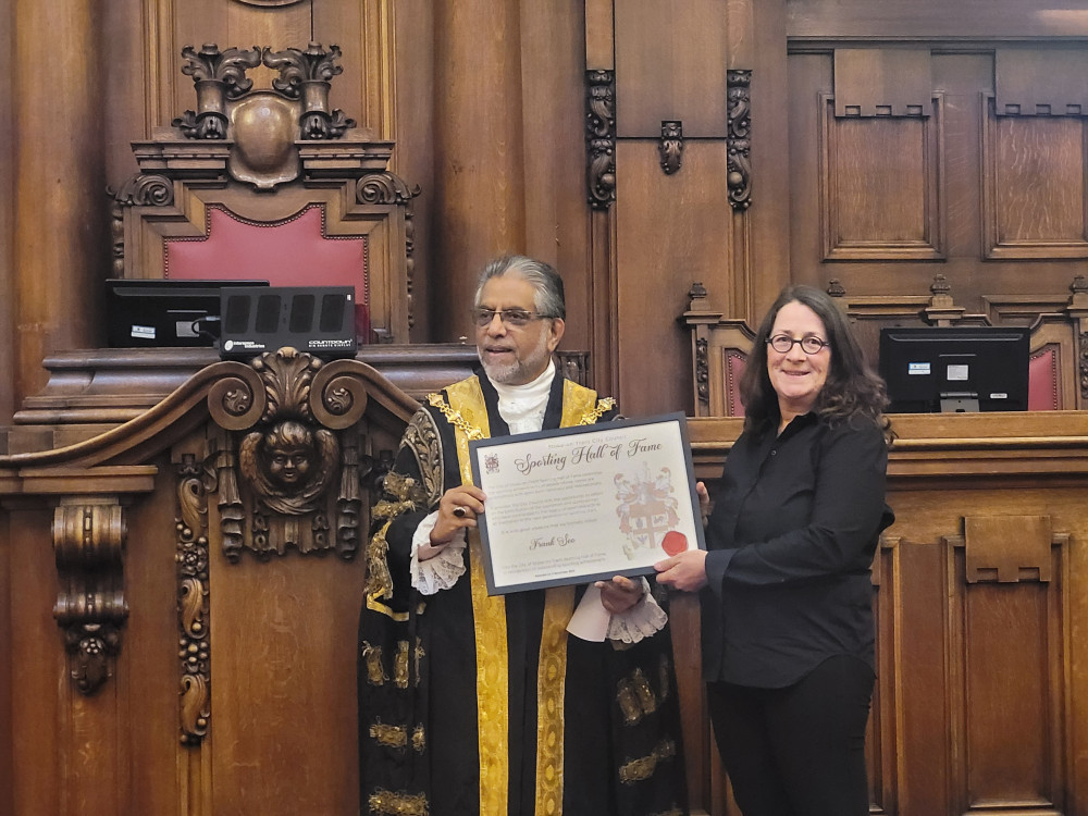 Frank Soo’s great niece Jacqui was presented with a framed certificate and his name was permanently etched with other sporting legends (LDRS).