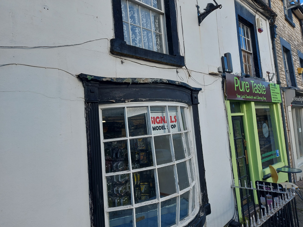 The shop fronts in Midsomer Norton November 16 : Photo Nub News 