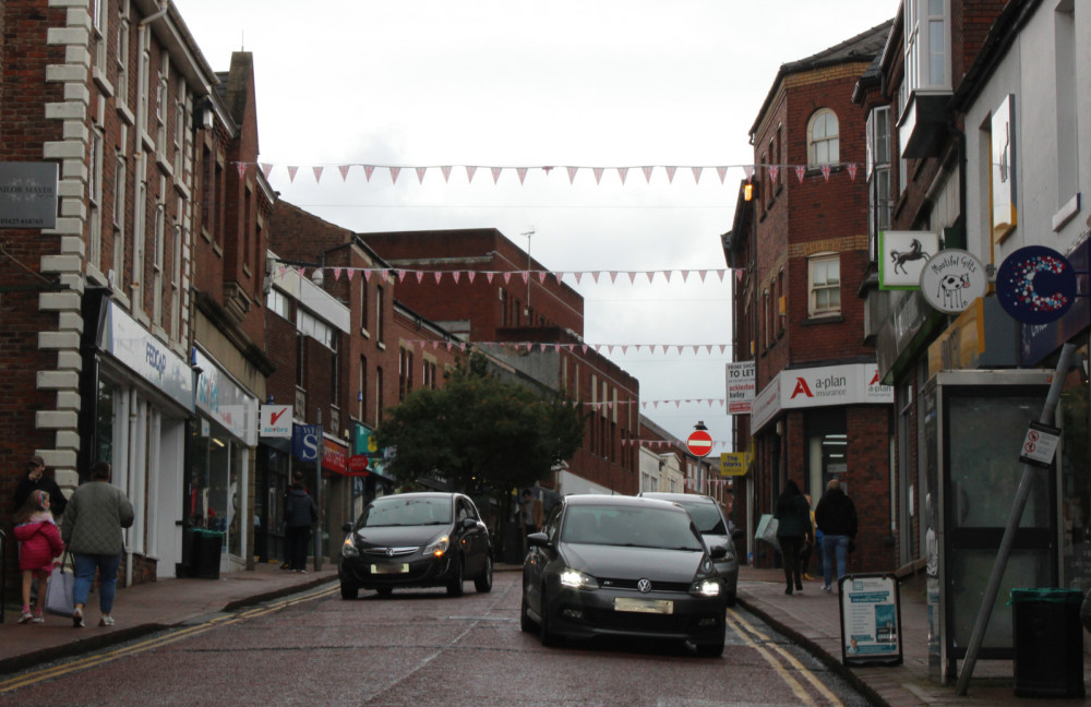 Cars in various state of motion on in Cheshire East. (Image - Macclesfield Nub News) 