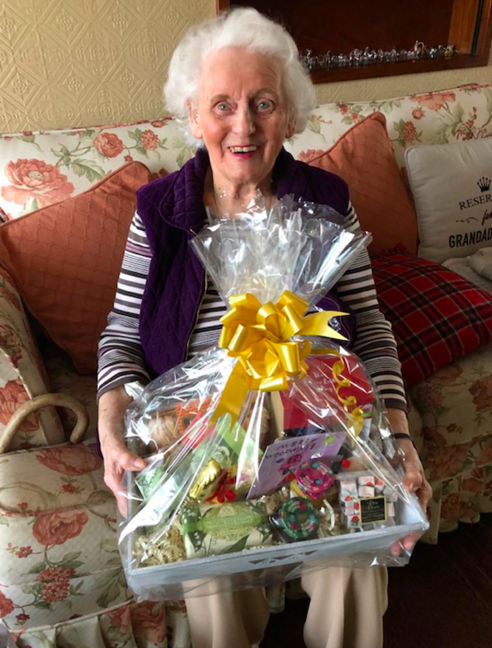 Joyce, 93, was delighted to receive a Crossroads Care Christmas hamper last year. (Photo: Supplieed)