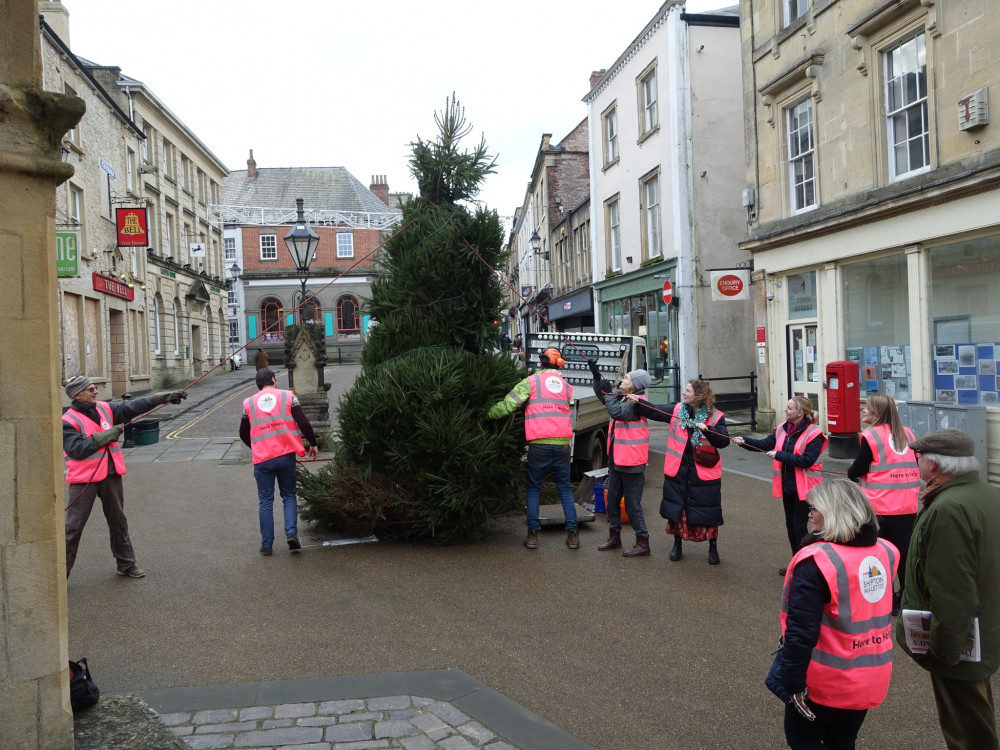 The 2022 Christmas Tree arriving in Shepton Mallet 