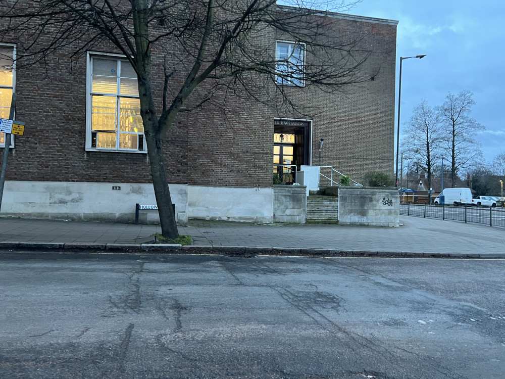  Plans submitted for 29 new one bedroom flats in Queen Street. PICTURE: A Hollow Lane view of the site on Queen Street. CREDIT: Hitchin Nub News 