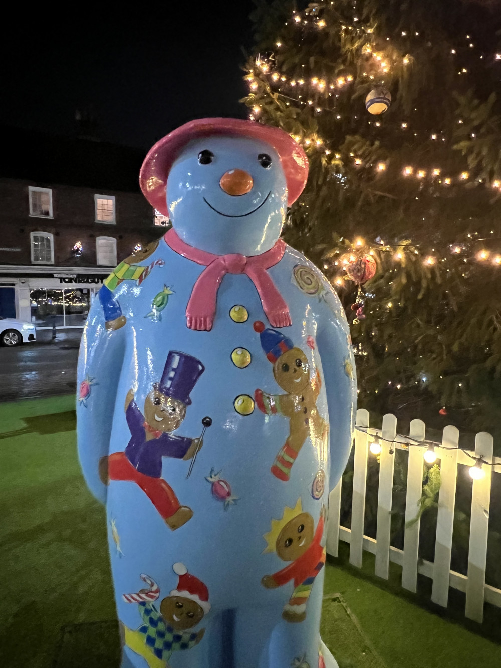 As you can see in our Hitchin Nub News picture taken late on Monday evening (November 27) Sarah Graham's much-loved snowman called Lord Sugar has returned to Hitchin Market Place. CREDIT: Hitchin Nub News 