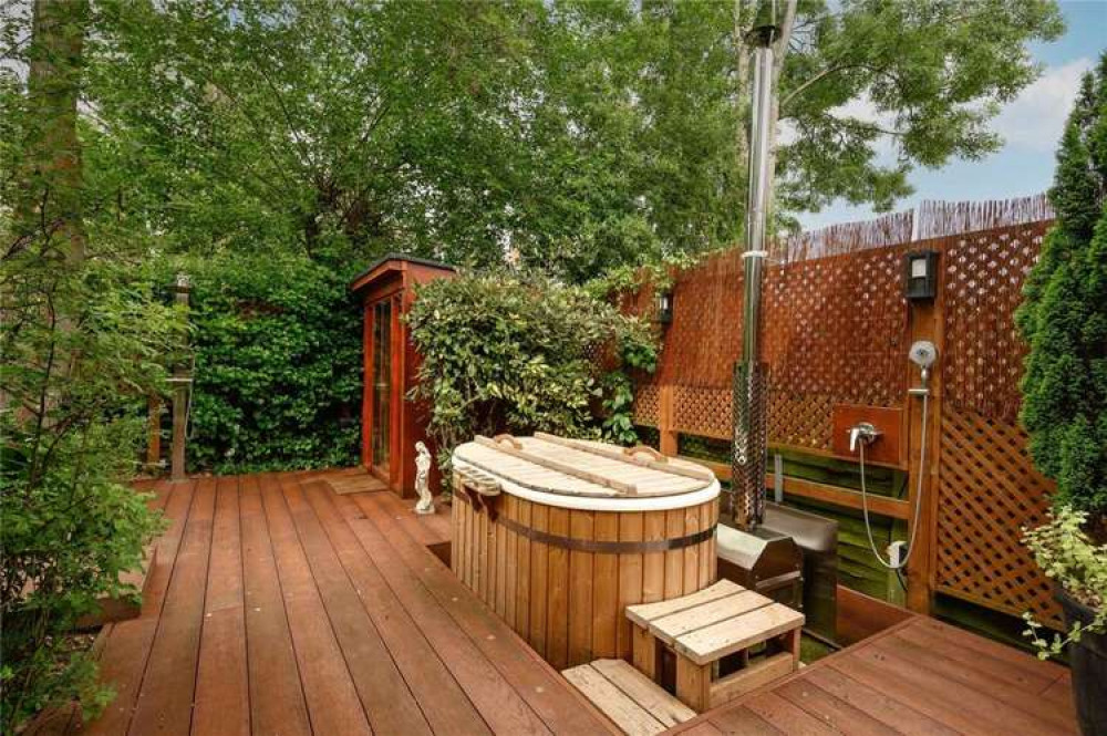 Drinks in the hot tub, anyone? (Image: Coombe Residental)