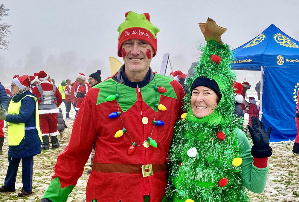 Almost 900 people took part in the Santa Fun Run & Walk despite the snow. All photos: Ashby Nub News Almost 900 people took part in the Santa Fun Run & Walk despite the snow. All photos: Ashby Nub News
