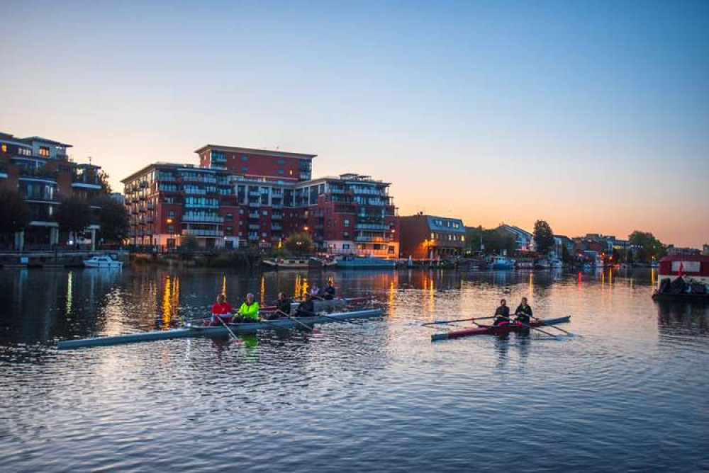 Sunrise and rowers at Kingston bridge yesterday (Image: Sue Lindenberg)