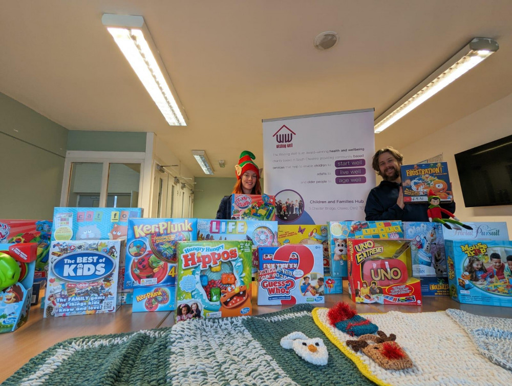 Swansway Motor Group has been donating Christmas gifts to those in need (Nub News).