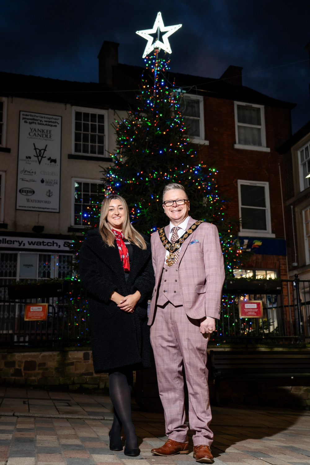 Redrow's Ellie Foster and Mayor Cllr Rob Moreton 03