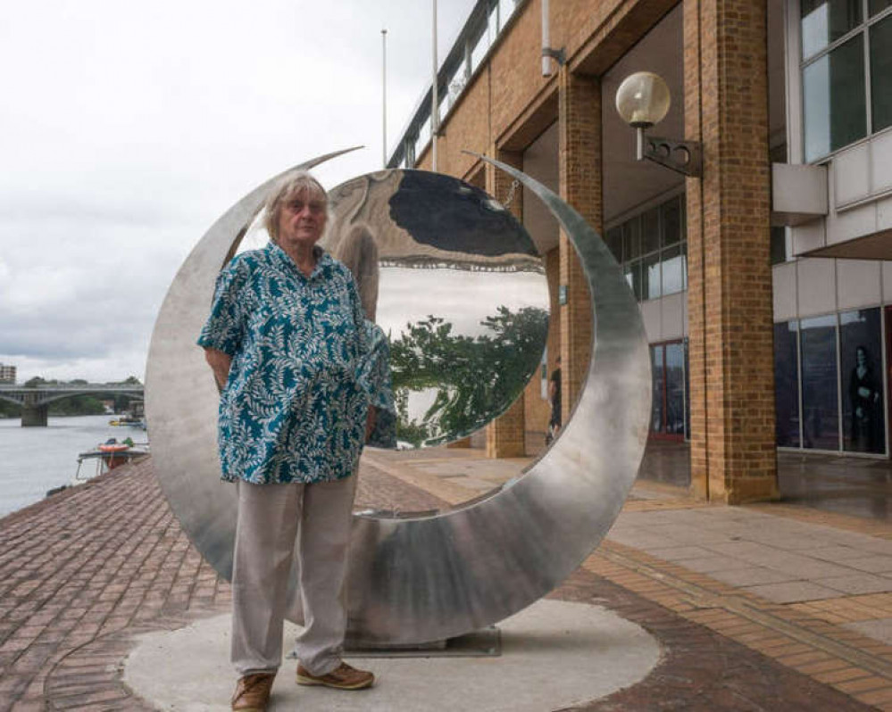 Marigold Hodgkinson FRSS with 'Time and Tide' by Kingston Bridge (Ollie G Monk)