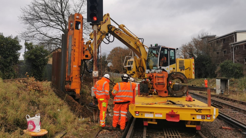 Network rail engineers to complete upgrades this weekend in west London (credit: Network Rail).