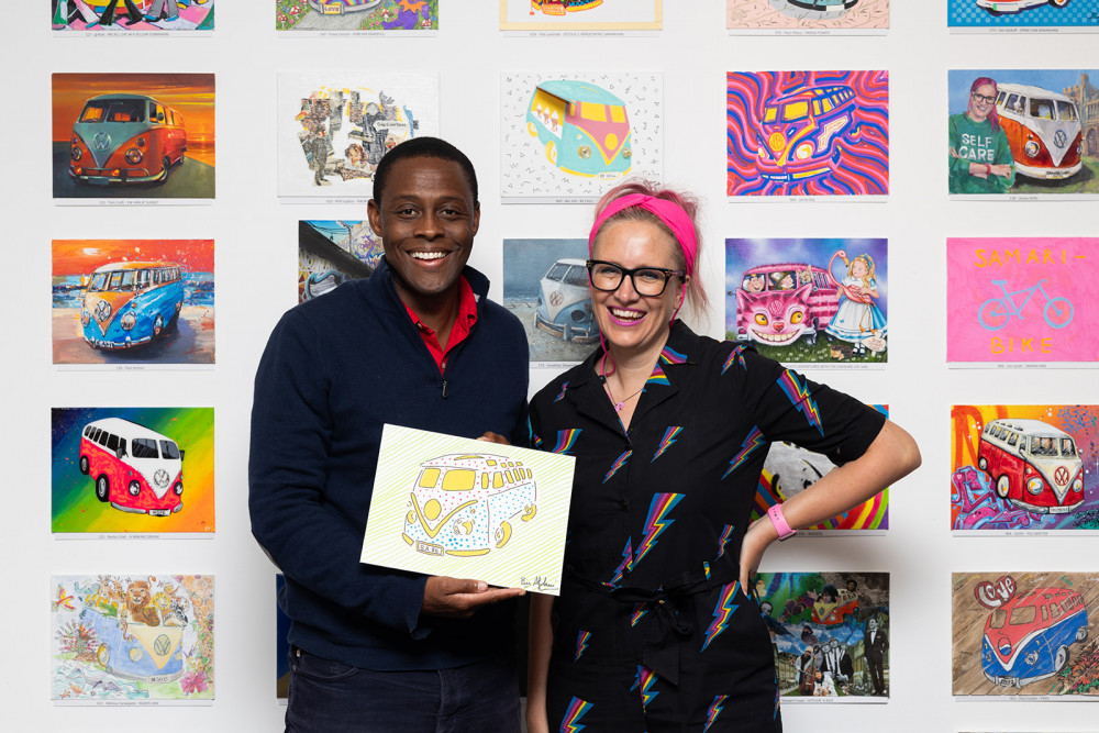 Hitchin artist Sarah Graham with constituency MP Bim Afolami pictured during the Samiravans campaign in the summer of 2023  