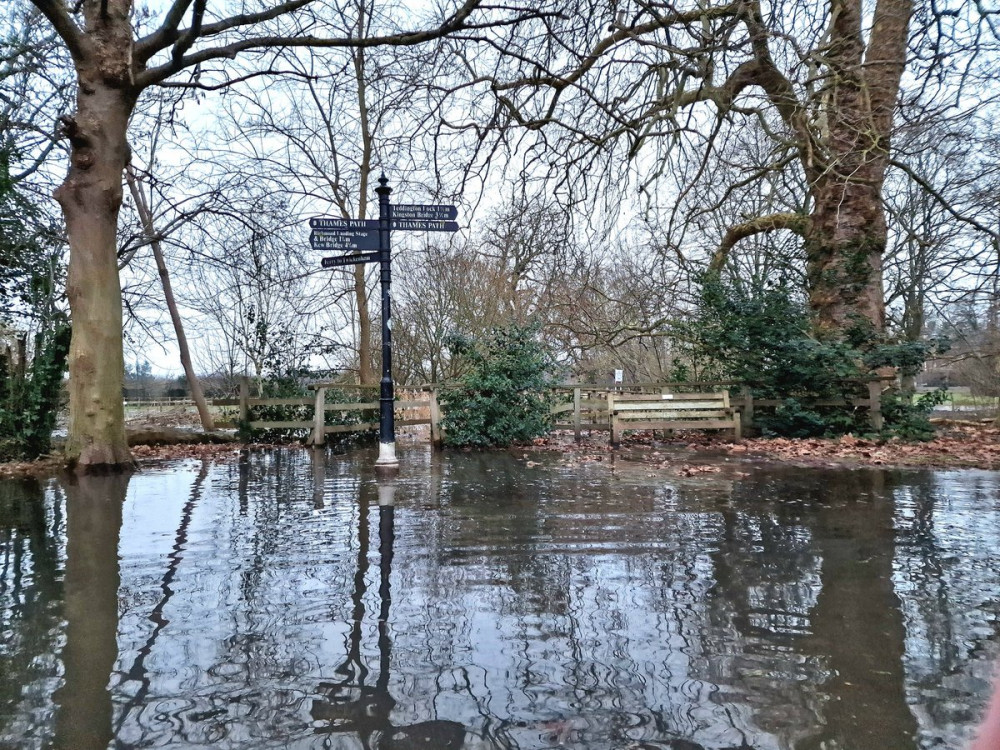 The Thames path at Ham House yesterday. (Photo Credit: @CaptainQuack).