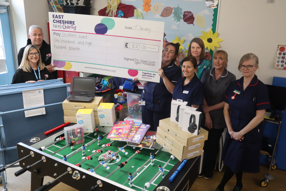 Mandy and Mark Ogden (left) with grateful staff from the children's ward at Macclesfield Hospital. (Image - Macclesfield Nub News) 